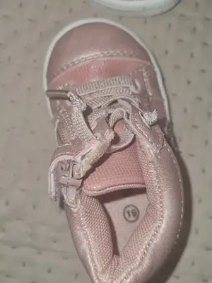 Chaussures bébé fille pointure 19 en très bon état - Miniature 3