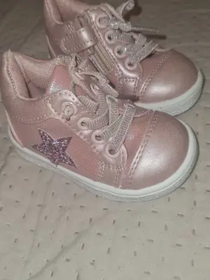 Chaussures bébé fille pointure 19 en très bon état