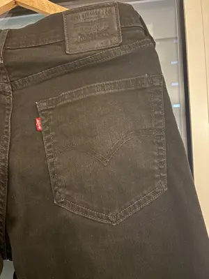 Pantalon homme Levi’s en très bon état - Miniature 3