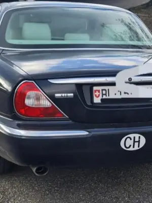 Jaguar à récupérer en Suisse, moteur hors service et problème électronique - Miniature 3