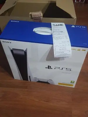 PlayStation 5 complète avec accessoires et reçu - Miniature 5