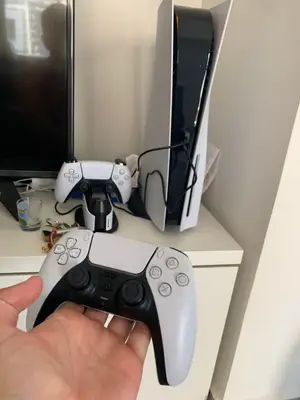 PlayStation 5 complète avec accessoires et reçu - Miniature 2