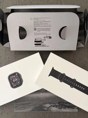 Apple Watch Ultra 3 Noir 49 mm 64 Go avec Ocean Loop - Miniature 7