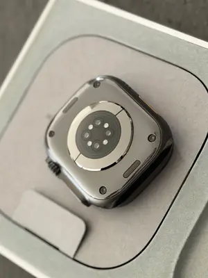 Apple Watch Ultra 3 Noir 49 mm 64 Go avec Ocean Loop - Miniature 2