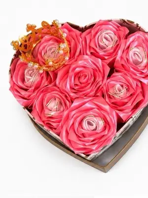 Magnifiques roses roses faites à la main avec couronne de perles - Miniature 2