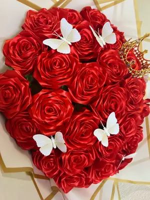 Bouquet de roses rouges fait main avec papillons - Miniature 5
