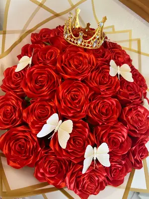 Bouquet de roses rouges fait main avec papillons - Miniature 4