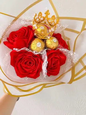 Bouquet de roses rouges avec chocolats Ferrero Rocher