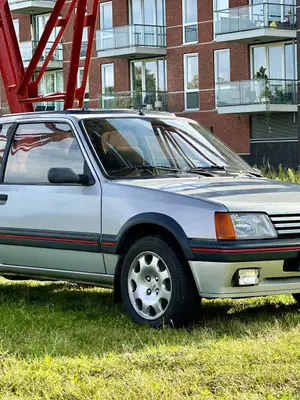 Peugeot 205 GTI de 1984, première série AM84 avec éléments d’origine conservés - Miniature 2