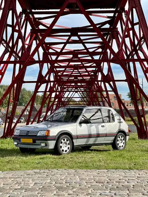 Peugeot 205 GTI de 1984, première série AM84 avec éléments d’origine conservés
