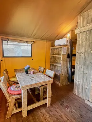 Tente de glamping de luxe avec cuisine équipée et deux chambres à démonter - Miniature 3
