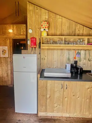 Tente de glamping de luxe avec cuisine équipée et deux chambres à démonter - Miniature 4