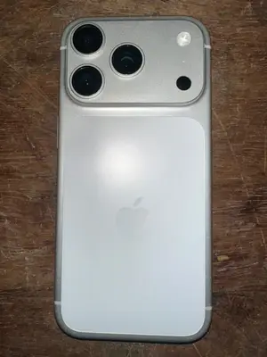 iPhone 17 Pro 512GB Gris - État neuf 10/10 - Miniature 2