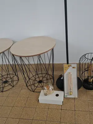Lot de 3 luminaires et 2 petites tables de chevet avec ampoules - Miniature 4