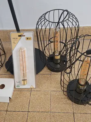 Lot de luminaires : 1 lampadaire, 2 petits luminaires et 2 ampoules - Miniature 2