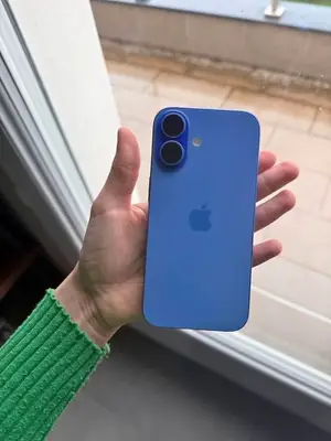 iPhone 16 128 Go Bleu - Excellent état
