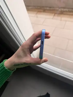 iPhone 16 128 Go Bleu - Excellent état - Miniature 5