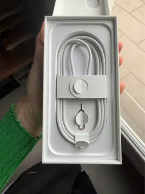 iPhone 16 128 Go Bleu - Excellent état - Miniature 3