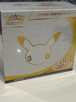 Coffret Dresseur d’Élite Pokémon 30e anniversaire, neuf et scellé - Miniature 2