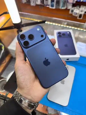 iPhone 17 Pro Max 512 Go avec boîte, excellent état, batterie 100 % - Miniature 3