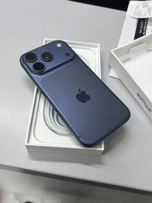 iPhone 17 Pro Max 512 Go avec boîte, excellent état, batterie 100 %