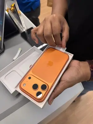 iPhone 17 256 Go désimlocké en excellent état avec accessoires - Miniature 5