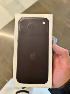 iPhone 18 Pro Max 256 Go état neuf avec carton et facture d'achat - Miniature 3