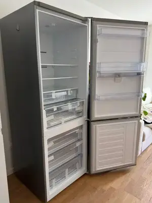 Réfrigérateur combiné Beko 510 L avec distributeur d’eau, excellent état - Miniature 2