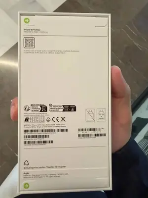 iPhone 18 Pro Max 256 Go état neuf avec carton et facture d'achat - Miniature 2