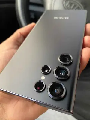 Samsung Galaxy S22 Ultra européen avec accessoires, facture et garantie - Miniature 2