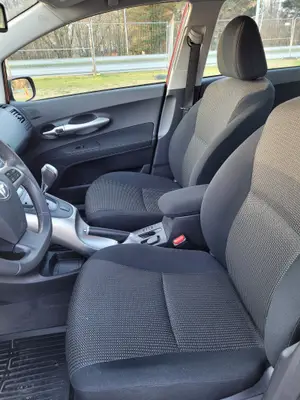 Toyota Auris - Très bon état, papiers à jour - Miniature 2