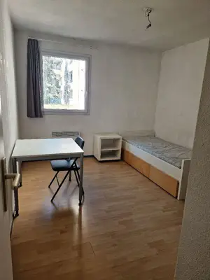 studio meublé d’une surface de 14 m2 - Miniature 3