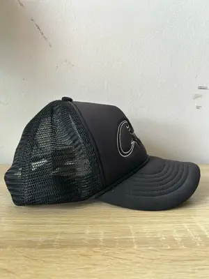 Casquette trucker Corteiz noire avec logo brodé à l’avant - Miniature 3