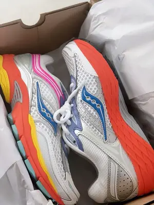 Paires de Nike très bon état - Miniature 2