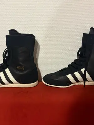 Chaussures adidas Japan noires et blanches, pointure 38 EU, portées deux fois