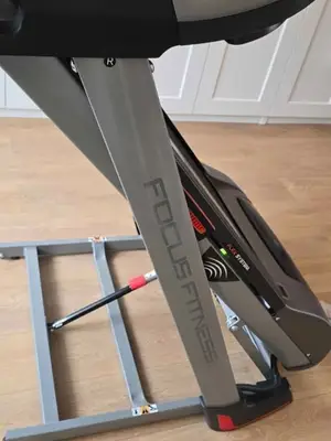 Tapis de course pliable Focus Fitness Jet 7 en excellent état