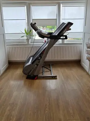 Tapis de course pliable Focus Fitness Jet 7 en excellent état - Miniature 2