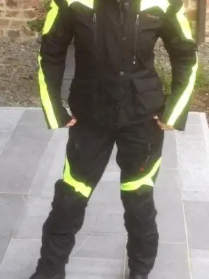 Ensemble moto Dainese veste, pantalon et gants avec protections