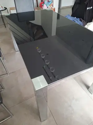 Table à manger en verre