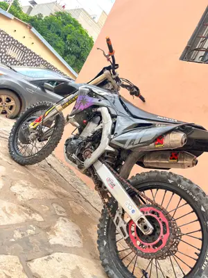Honda CRF 450 disponible à bon prix - Miniature 3