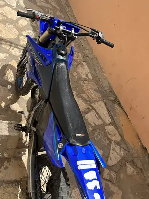 Yamaha YZ 125 de motocross neuf - Miniature 3