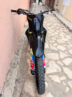 Honda CRF 450 disponible à bon prix - Miniature 5