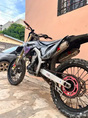 Honda CRF 450 disponible à bon prix - Miniature 4