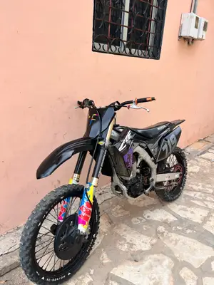 Honda CRF 450 disponible à bon prix - Miniature 2