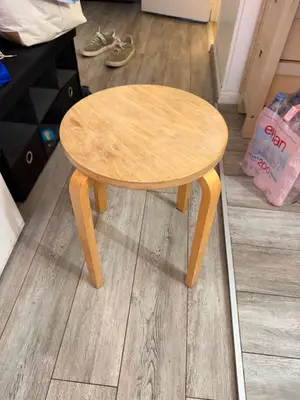 Lot de 2 tabourets scandinaves en bouleau empilables
