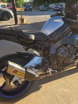 Yamaha MT-10 SP première main 2023, 8 900 km, état proche du neuf - Miniature 2