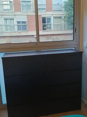 Grande commode noire à 8 tiroirs, quasi neuve