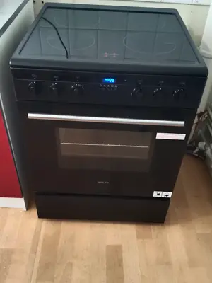 Cuisinière à induction Proline noire en très bon état (9/10) - Miniature 2