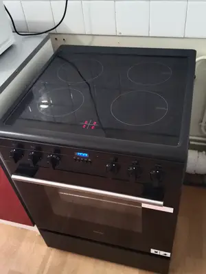 Cuisinière à induction Proline noire en très bon état (9/10) - Miniature 3