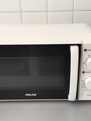 Micro-ondes Proline SM200 en très bon état de fonctionnement